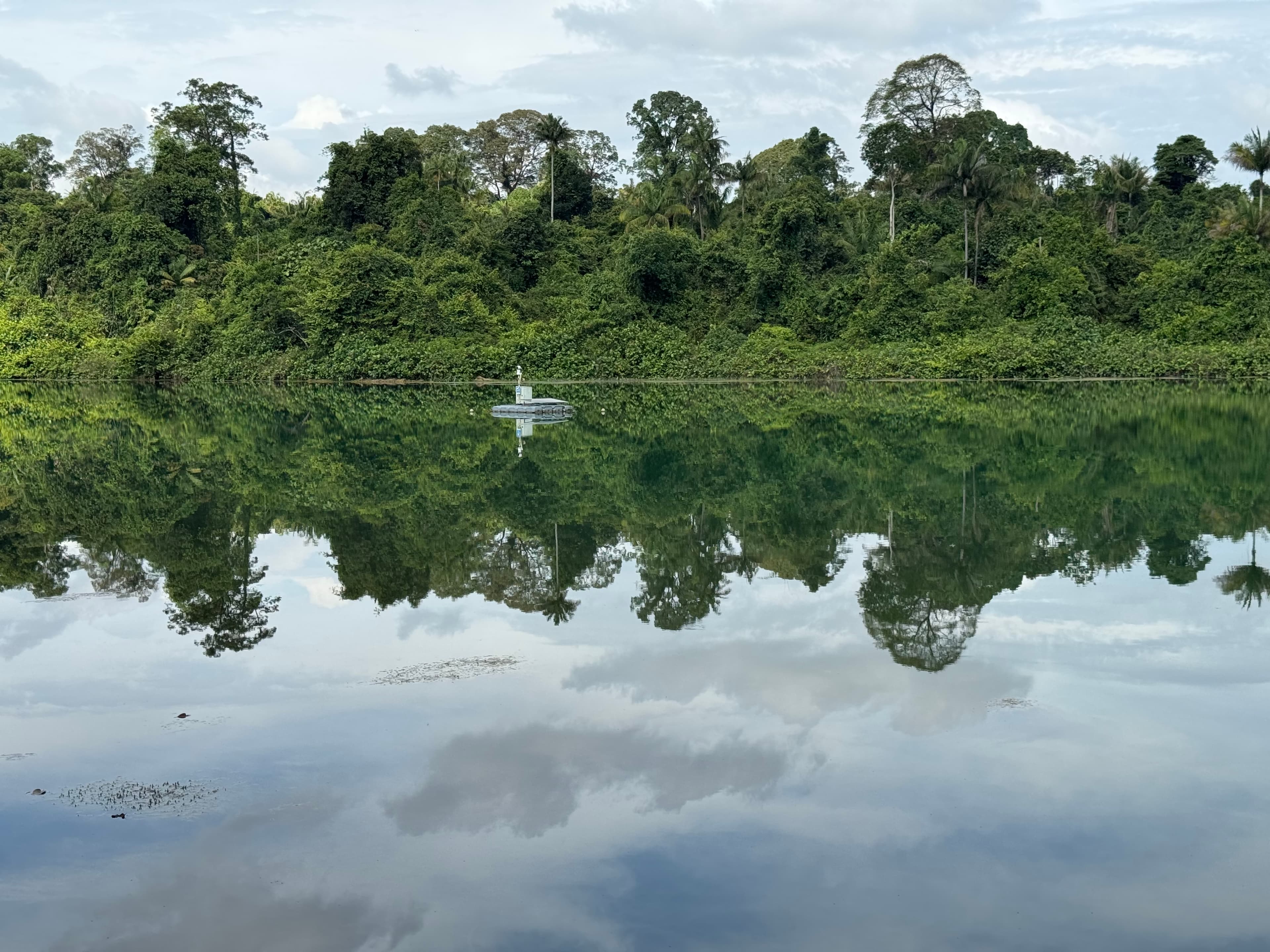 0413 如镜的麦里芝水库
