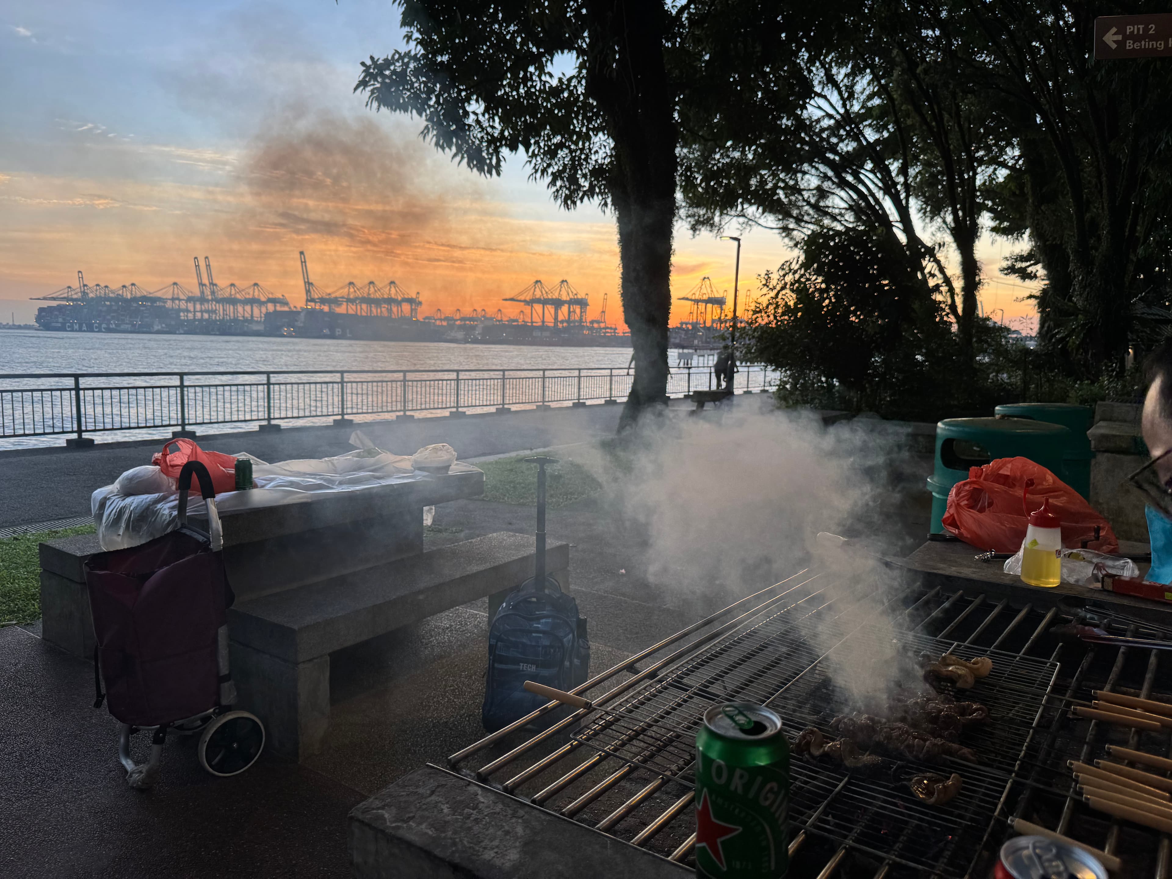 0417 边吹海风边吃烧烤