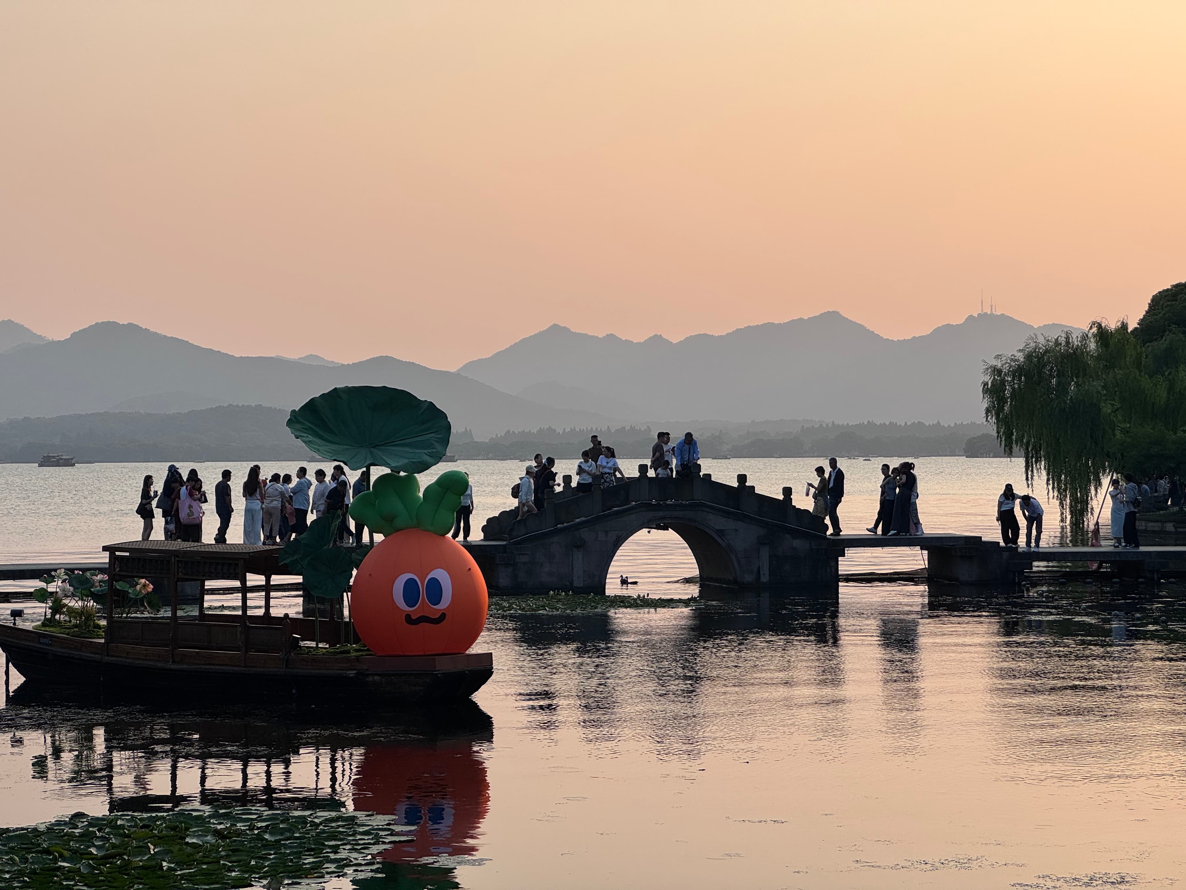 0526 去打卡西湖的卜卜