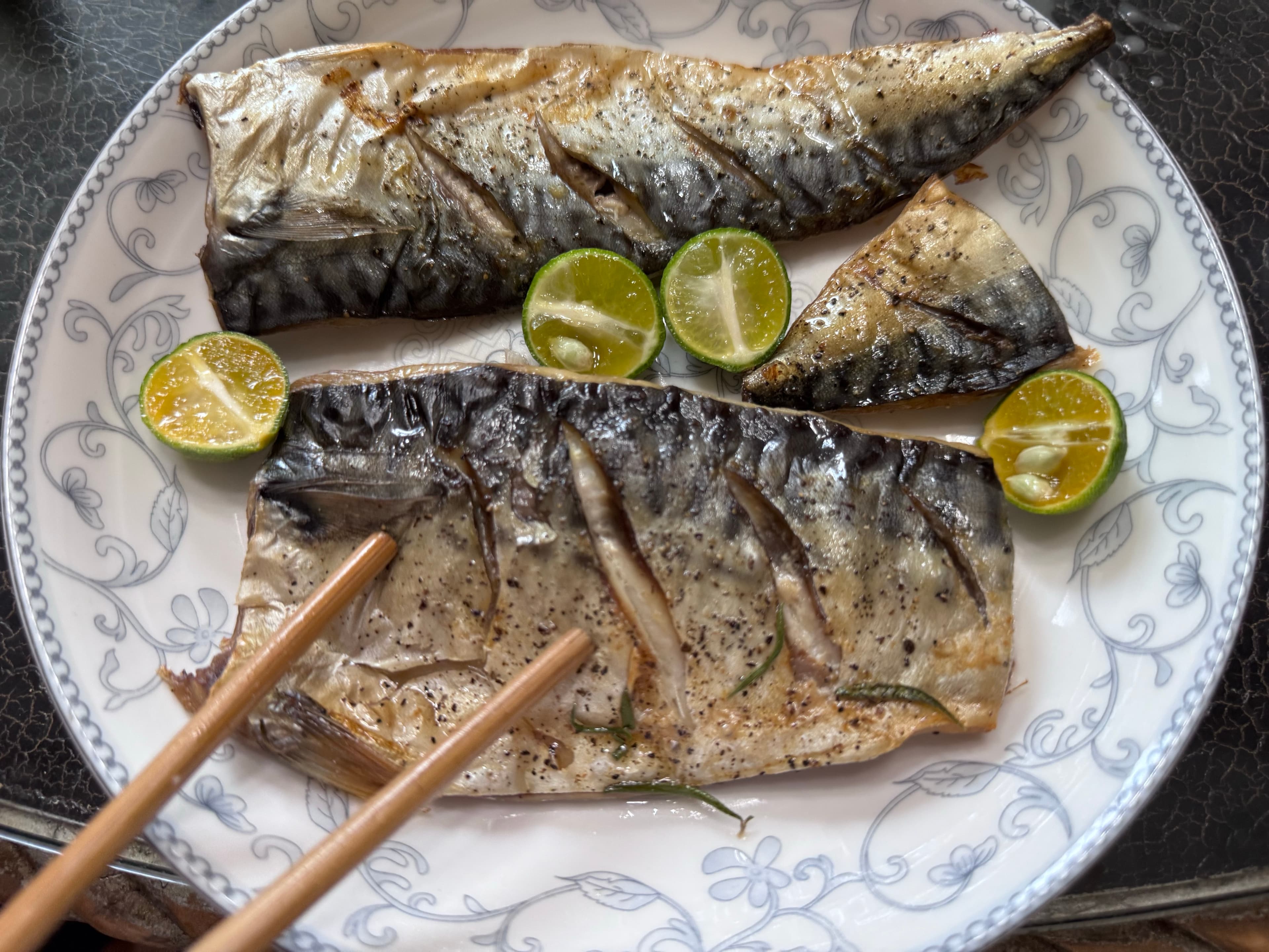 0607 烤青花鱼吃