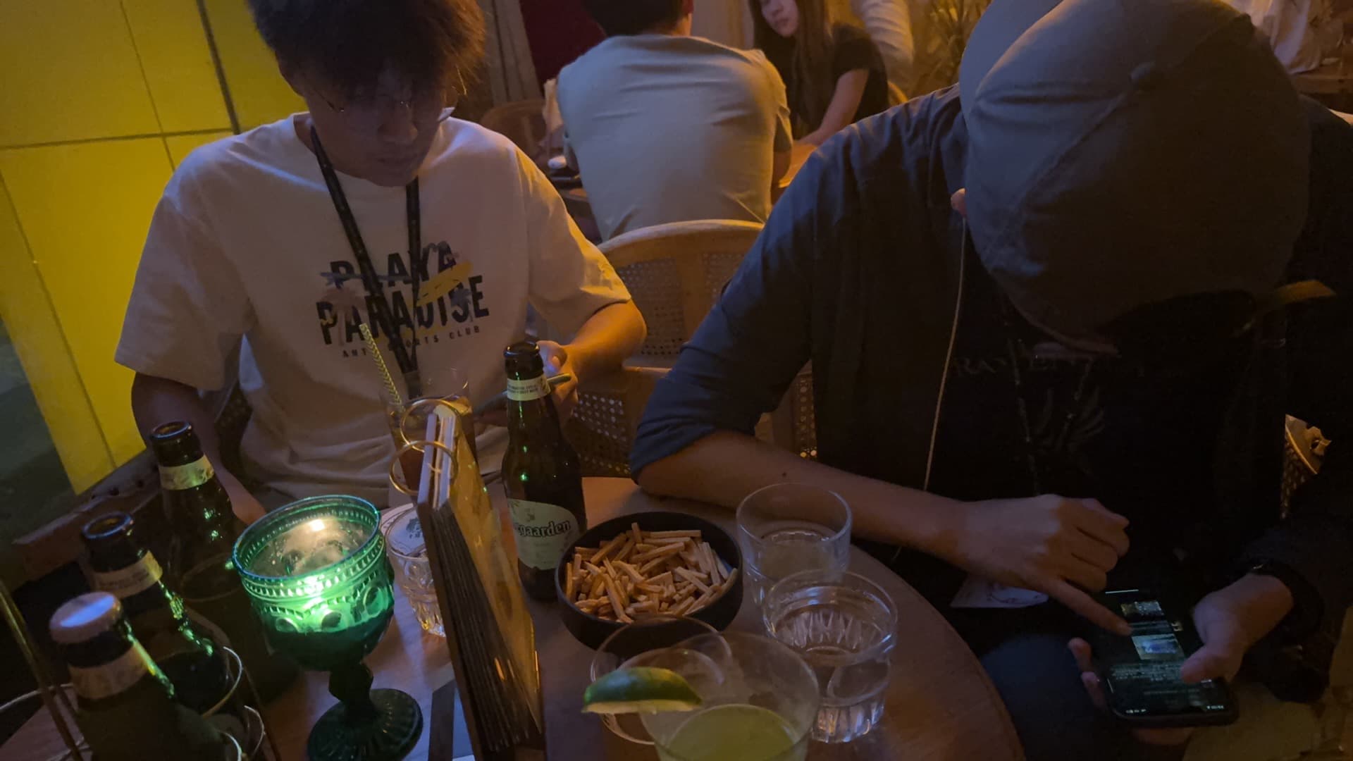 0724 干活干累了 和朋友去酒吧聊聊天